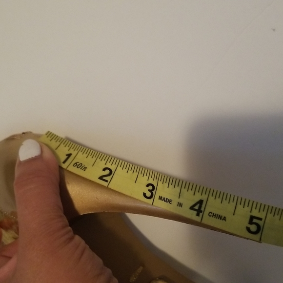 Promise Gold Women's Heels Size 7 - Picture 9 of 11